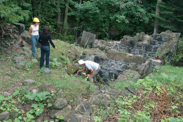  Photo: Archéo-Québec, Jacques Beardsell. Archaeological digs at Site des moulins.